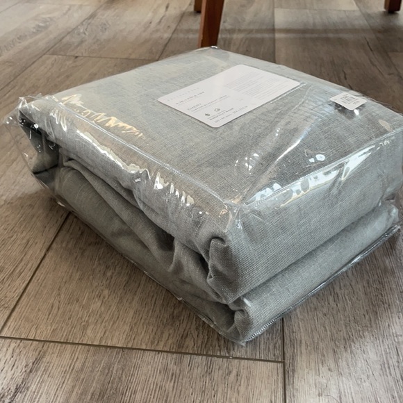 Pottery Barn Emery curtain blackout - Picture 5 of 8